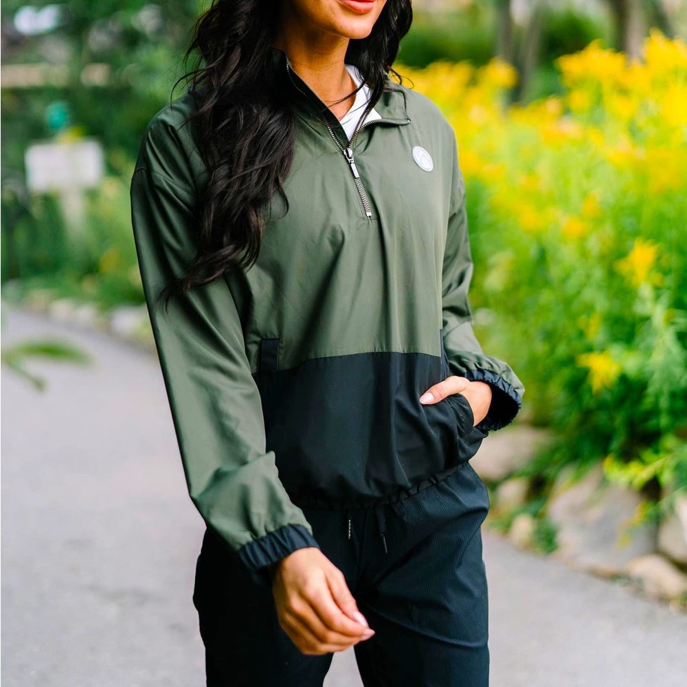 ZYIA Forest Patch Pocket 1/4 Zip  NWT 
Large